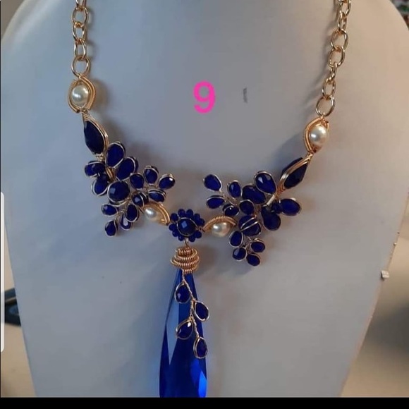 Collares - Picture 11 of 11